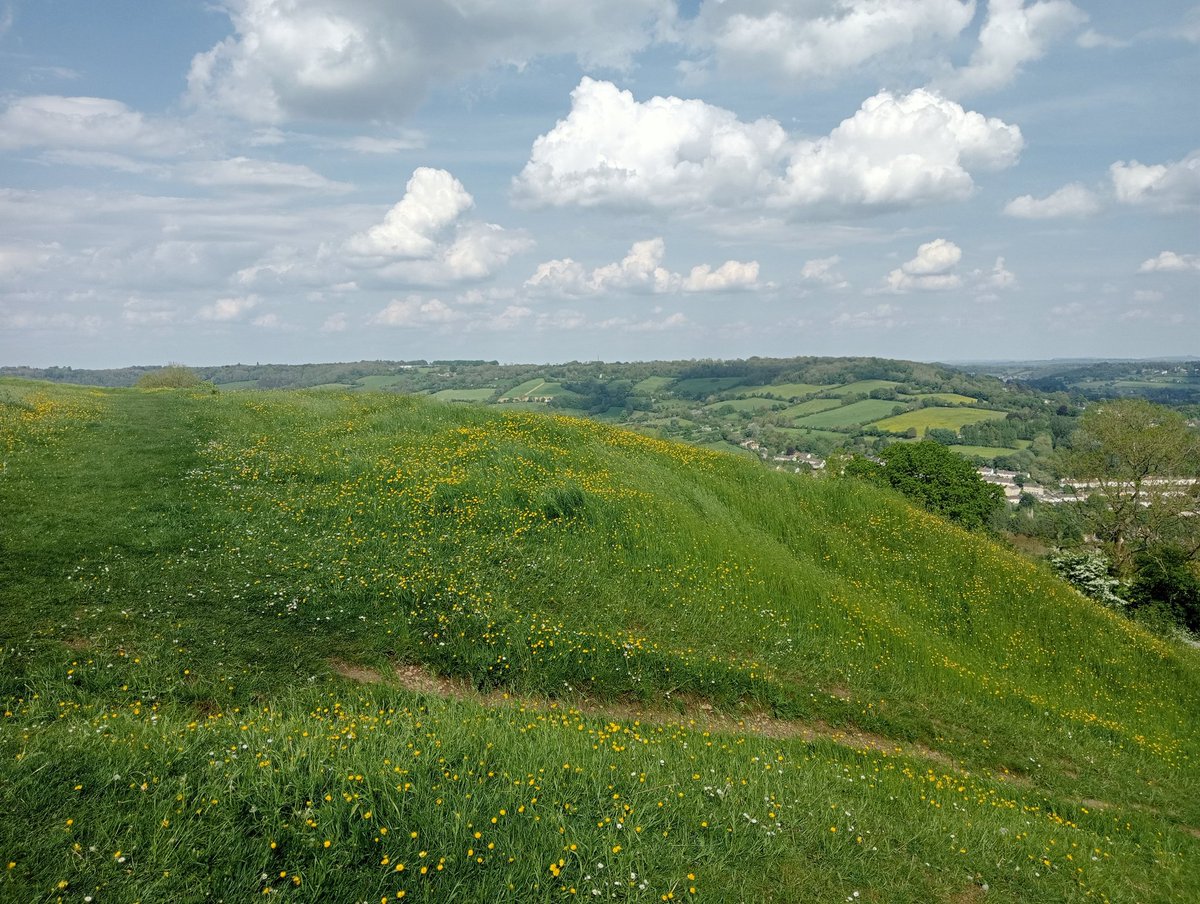 worksovart's tweet image. I didn&apos;t realise how close Solsbury Hill is to where I live. I decided to visit it this afternoon. Very steep, with wonderful views of Bath. I might write a song about the place, but I can&apos;t think of what to call it.
#Solsburyhill 
#PeterGabriel 
#Genesis