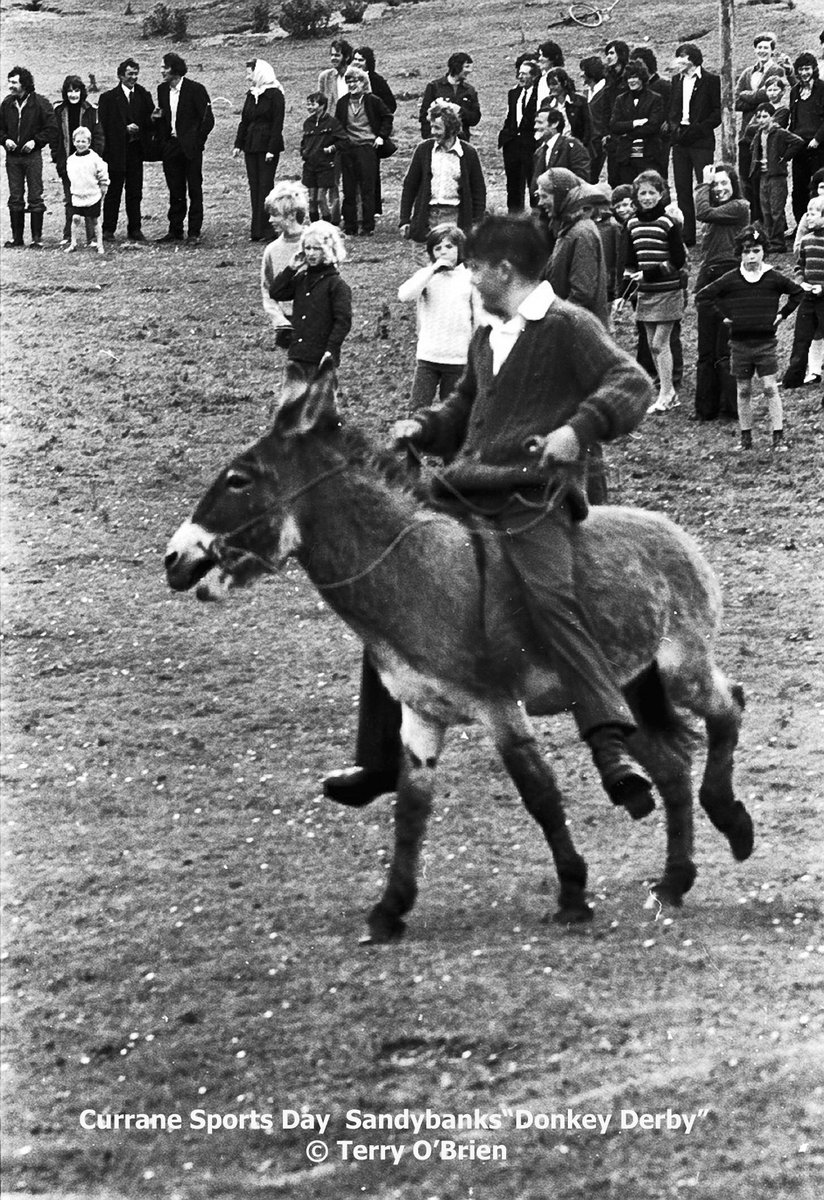 #donkeyderby #currane #sportsday #1970s #thosewerethedays with everyone watching @MayoCoCo @themayonews @MayoDotIE @achilltourism @MayoLibrary @mayotourism