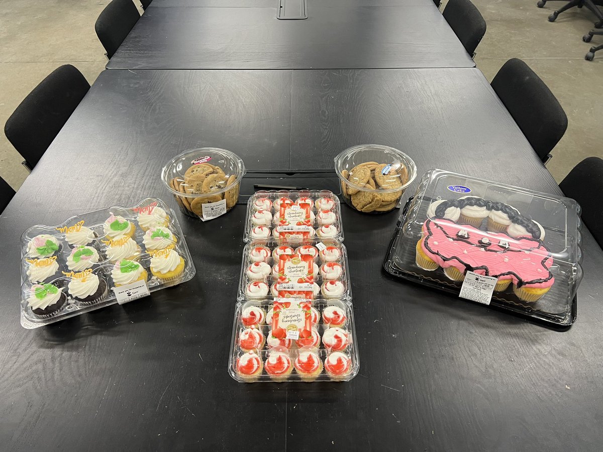 eab0409's tweet photo. Celebrating all the Moms at Lowe’s 0631!!! @BryanSchlosser @BenitoKomadina @BlueBoxR1 @mistajoeyz @KerreLeland @Wiliam33duncan l https://t.co/IqboseaBNd
