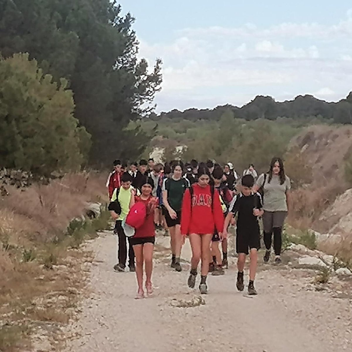 XVII Floricamino 🌿 Nuestros alumnos de 1 ESO recorrieron la Vía Verde Bullas-Mula, tercera ruta preparatoria del Floricamino 2024. ¡Ya va quedando menos para la gran expedición! 💪 Podéis ver los detalles de la ruta en relive.cc/view/vXOdXyKmp…