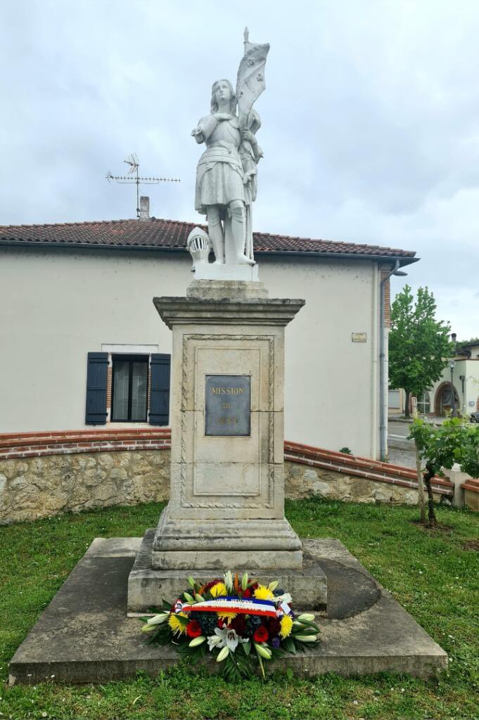 🇫🇷 Les militants et élus de la fédération du #TarnEtGaronne étaient réunis ce deuxième dimanche du mois de mai pour rendre un hommage à Jeanne d’Arc.