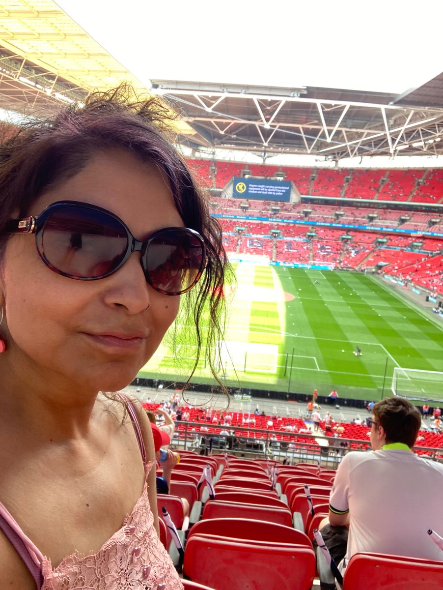 As a rogue Mary Earps fan sitting at the VERY Tottenham end of Wembley stadium in the #WomensFACup final I had to cheer very very quietly Man United 4 - Spurs 0 Fantastic crowd of 76000. Loads of kids. Pay attention men’s game. My daughter and I had a brilliant time