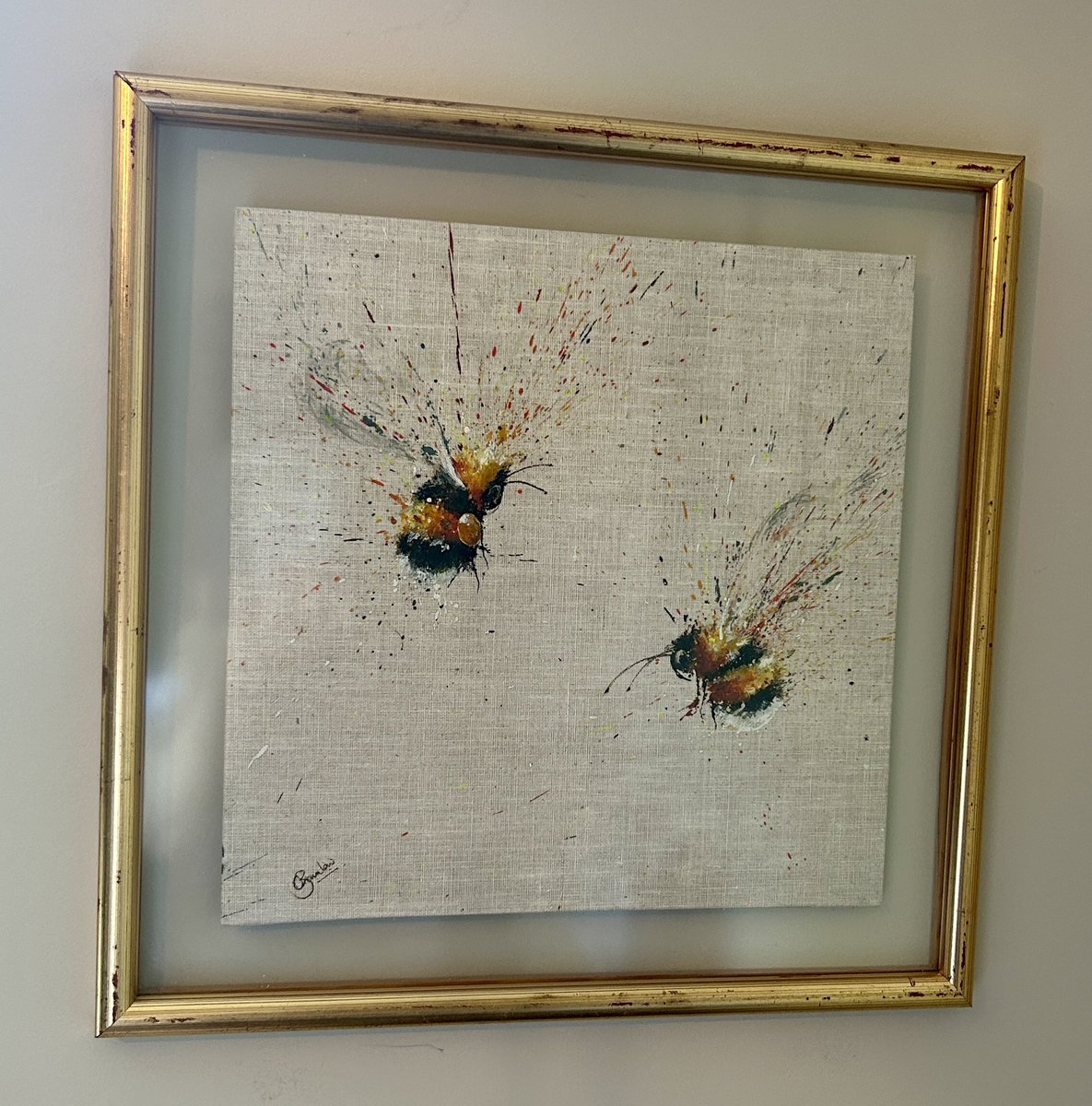 Being a Mancunian you have to love bees 🐝 and today I found the perfect 🐝 painting for my home office from a little local art gallery. Love it!