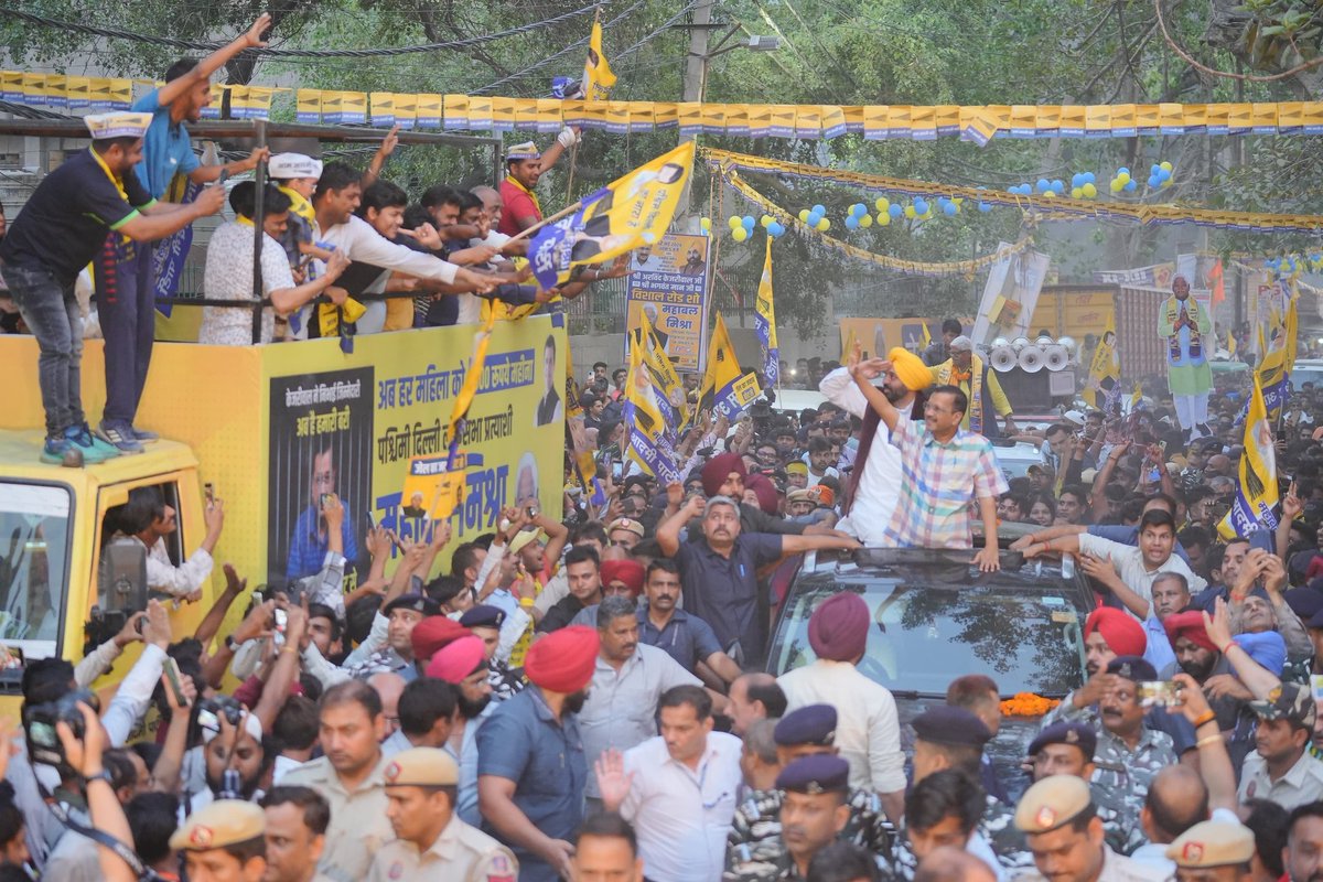 तानाशाही के अंत के लिए केजरीवाल का साथ देने सड़कों पर उतरी पश्चिमी दिल्ली🔥 #DelhiWelcomesKejriwal