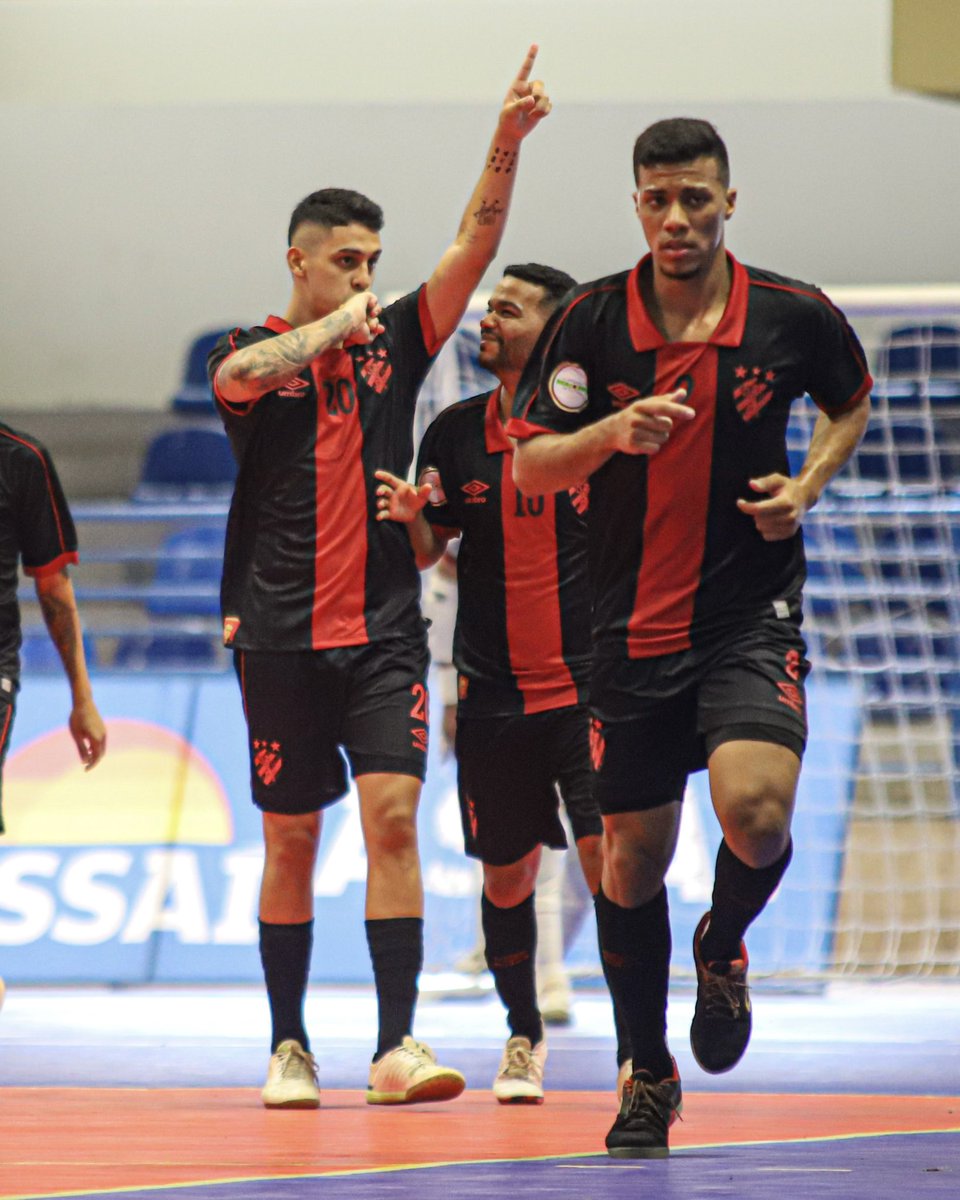 olimpicosport's tweet photo. 𝗩𝗜𝗧𝗢́𝗥𝗜𝗔 𝗥𝗨𝗕𝗥𝗢-𝗡𝗘𝗚𝗥𝗔! 𝗘𝗦𝗧𝗥𝗘𝗜𝗔 𝗖𝗢𝗠 𝗢 𝗣𝗘́ 𝗗𝗜𝗥𝗘𝗜𝗧𝗢! ✅🦁

Com gols de Balão e Nunes, os #LeõesDoFutsal venceram o América-RN, fora de casa, na estreia do @brasileirofs, por 0x2.

É SÓ O COMEÇO!!!!! 🔥👊 https://t.co/riCcYY8mhr