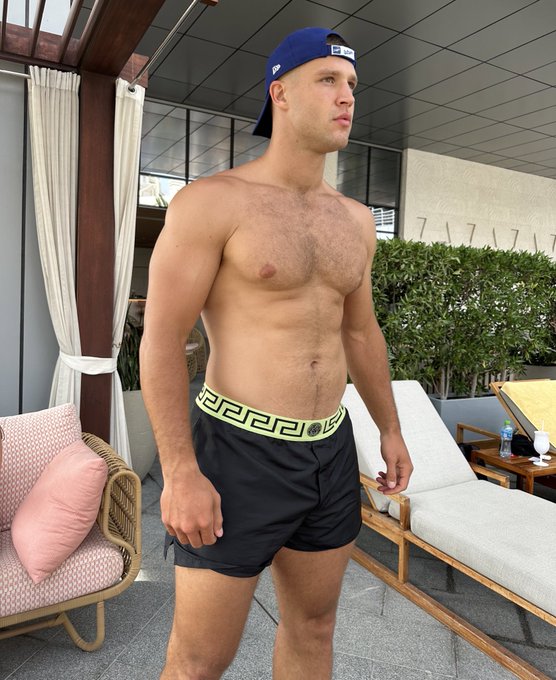 Can we be friends?   https://t.co/GFU2xywfFJ https://t.co/fyDG1YfujL