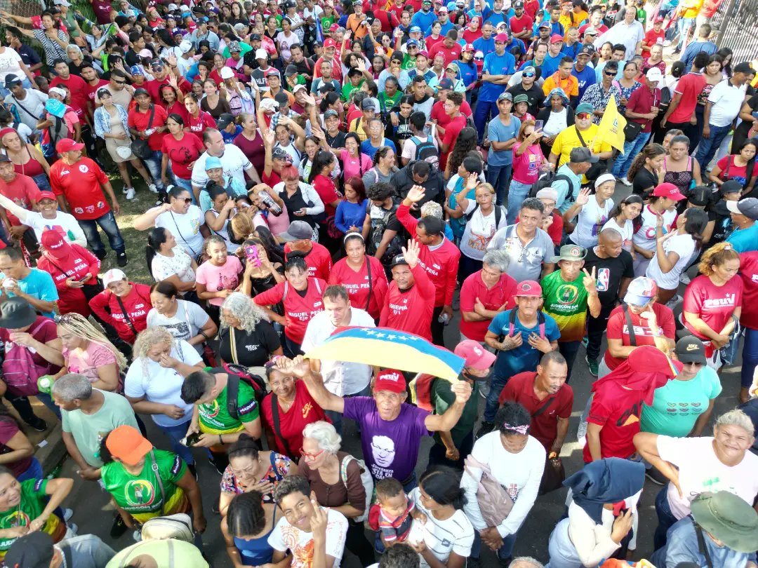Desde el corazón de Valencia la Juventud Carabobeña marchó en contra del bloqueo y las sanciones, en defensa de la Paz y en apoyo rotundo a Nicolás <a href="/nicolasmaduro/">Nicolás Maduro</a> 💪🏽👫🇻🇪

#LaEsperanzaEstaEnLaCalle
#BidenLevantaElBloqueoYa

<a href="/PartidoPSUV/">PSUV</a> <a href="/JuventudPSUV/">Juventud PSUV</a>