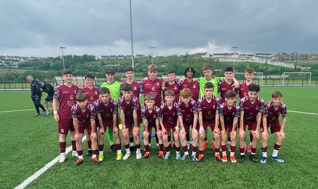 MU14s back in action today after returning from Valencia  and hosted Kerry in Stephen Ireland Astro Old Church Park today in final game of first phrase.
The winning run continued as we ran out 3-1 winners with Darragh Kelleher, Ethan O’Donovan and Adam Kirwan with the goals.🟣🔵