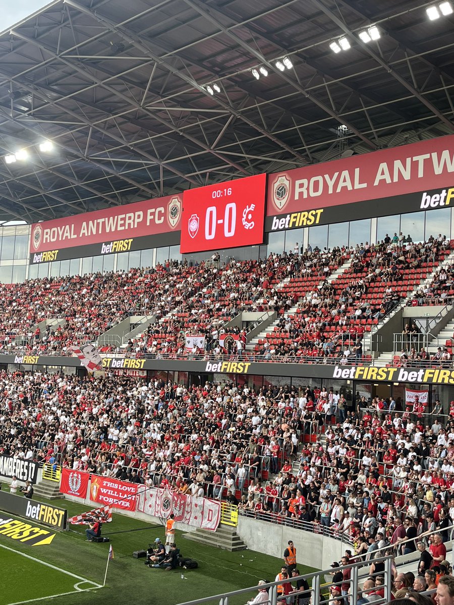 Veel volk van T4 heeft precies ook wat vertraging. 🙈 #ANTCER