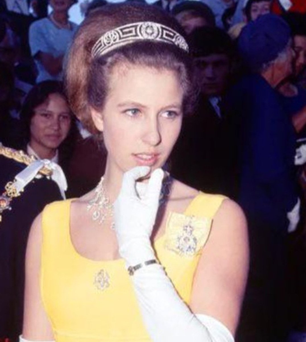 Princess Anne wearing the Meander tiara that belonged to her grandmother Princess Alice. 
Looking lovely in yellow.💛
#PrincessAnne
#PrincessRoyal
#RoyalFamily