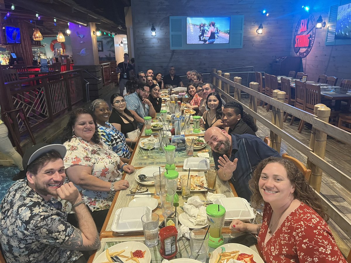 DoraOrt07979149's tweet photo. Celebrating my graduate 👩🏻‍🎓 we are not done celebrating 🥳 https://t.co/HN4215wKUO