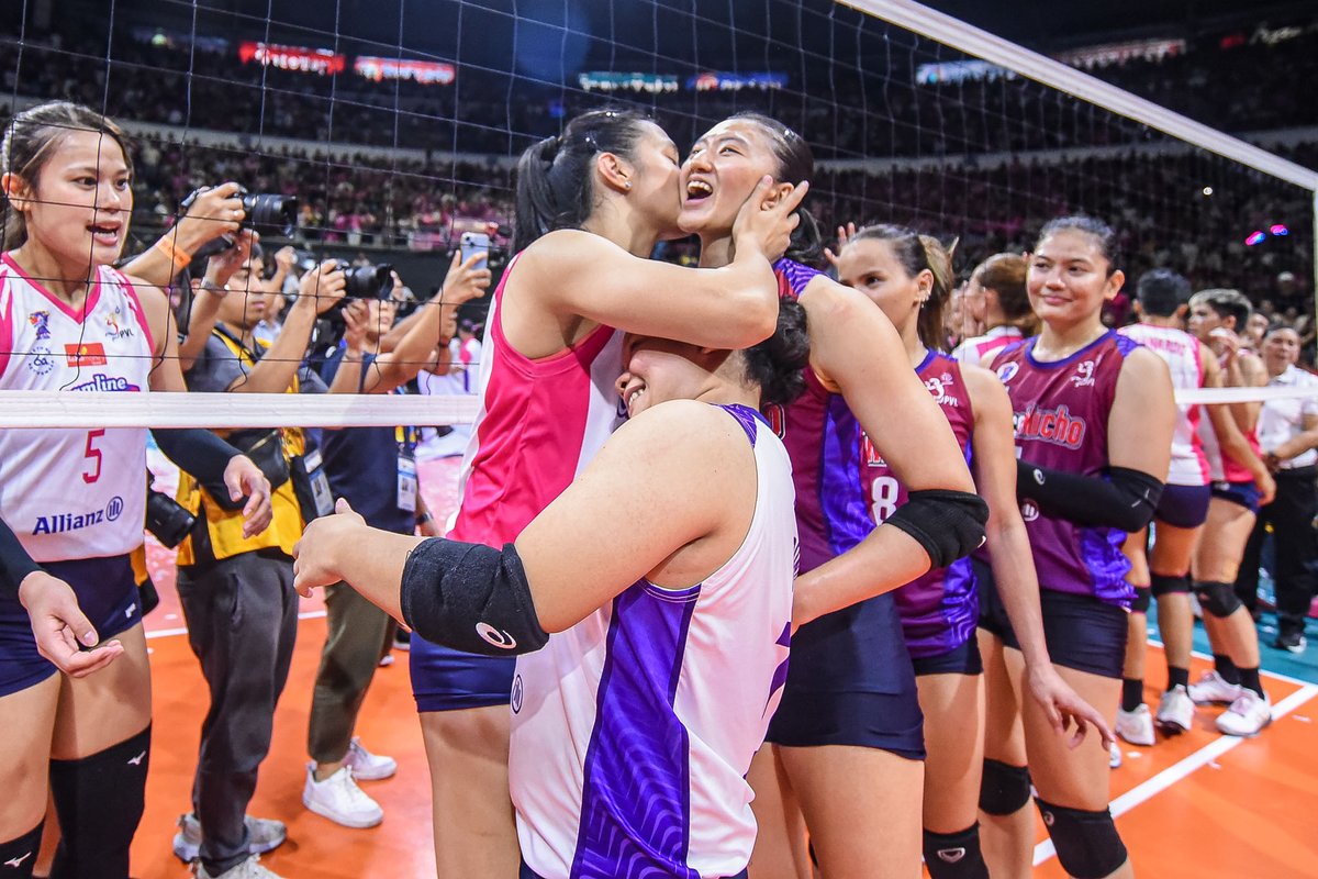 Champion spirit, friendship forever! 🏐✨ 

Bea de Leon shares a heartfelt moment with former teammate Maddie Madayag of Choco Mucho after the game.


#ReadMore  👉 tbti.me/s22oa6

#PVL2024

 📷 Joaqui Flores/PVL