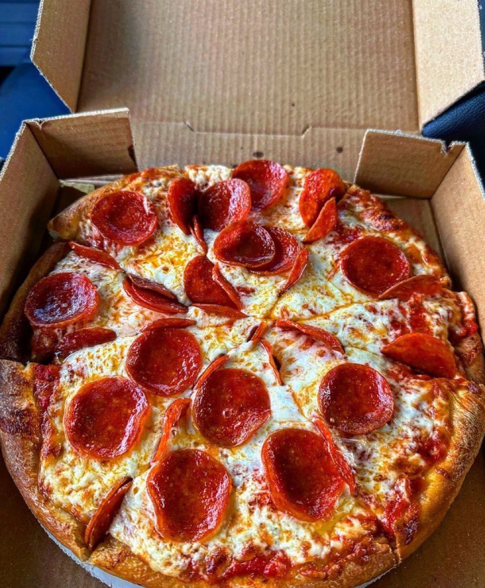 Can you finish this pizza by yourself🤤?