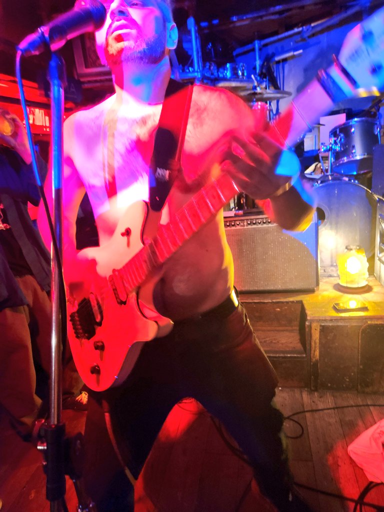 nufan110's tweet image. 昨日プエンテでBUNさんに
明日のトッパー外人だって聞いててすごく楽しみにしてました
鶯谷早くつきすぎて徘徊してたら
Yanniさんらしき人いて声かけた
僕らがたこ焼き並んでたら彼らもたこ焼き食べてためちゃくちゃフレンドリーで最高でした
Yanni.459 (Butcher in the Fog from UK)