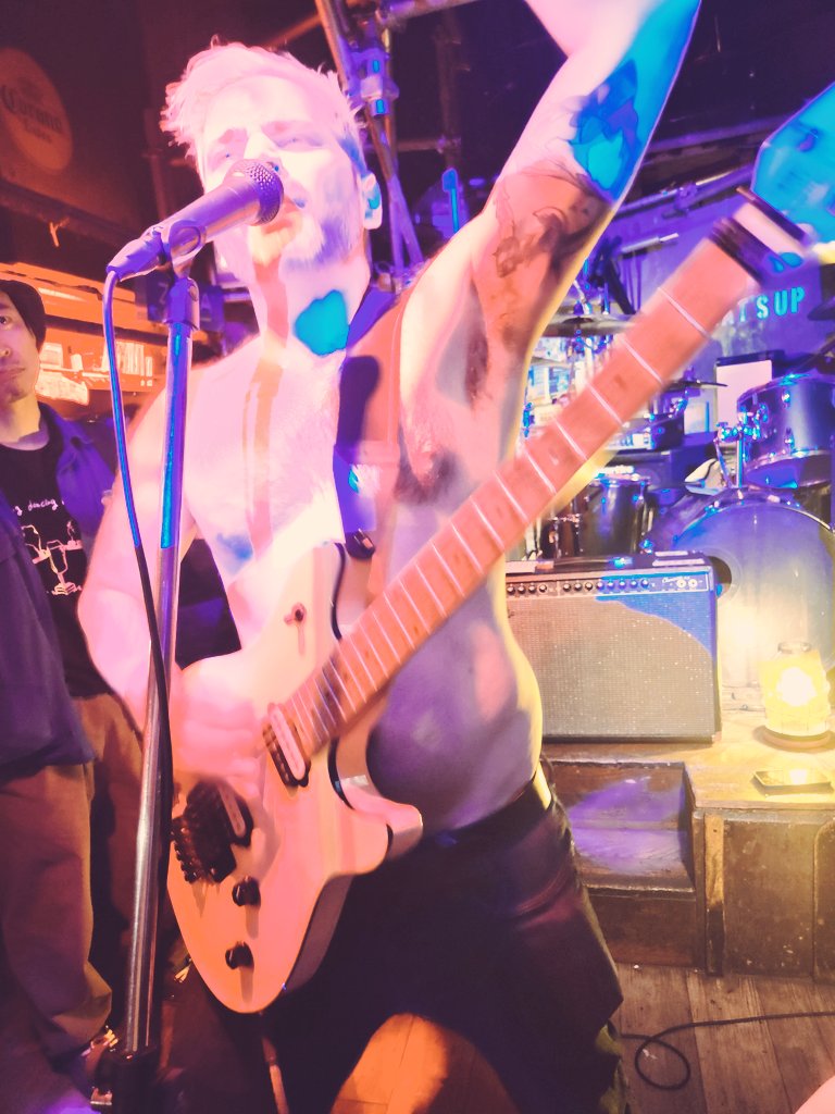 nufan110's tweet image. 昨日プエンテでBUNさんに
明日のトッパー外人だって聞いててすごく楽しみにしてました
鶯谷早くつきすぎて徘徊してたら
Yanniさんらしき人いて声かけた
僕らがたこ焼き並んでたら彼らもたこ焼き食べてためちゃくちゃフレンドリーで最高でした
Yanni.459 (Butcher in the Fog from UK)