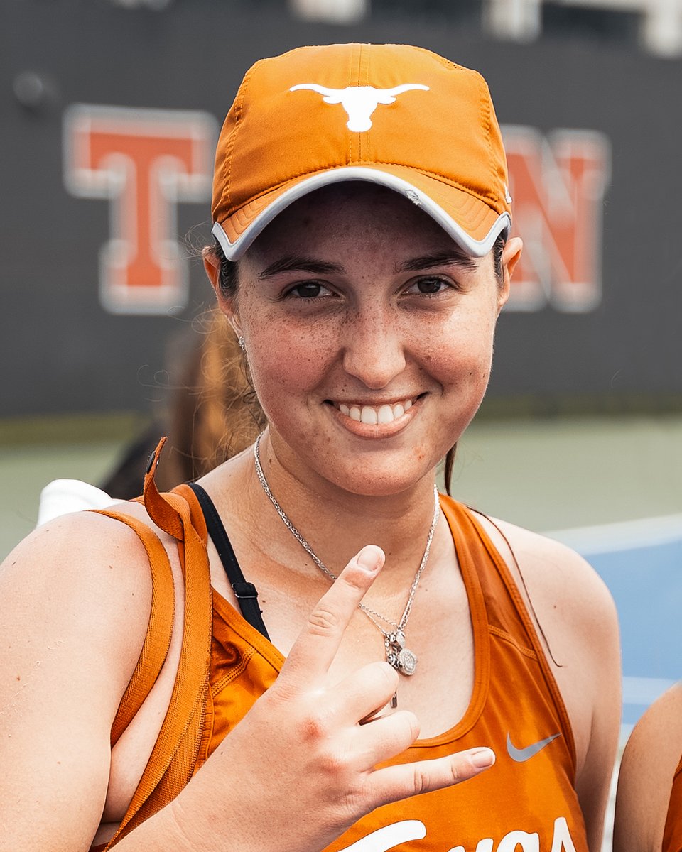 It's not just Mother's Day, we've also got a birthday! Happy Birthday to Maddy MacNeille! Hope you have a great one Maddy! #HookEm 🤘🎾🎂🎁🎈