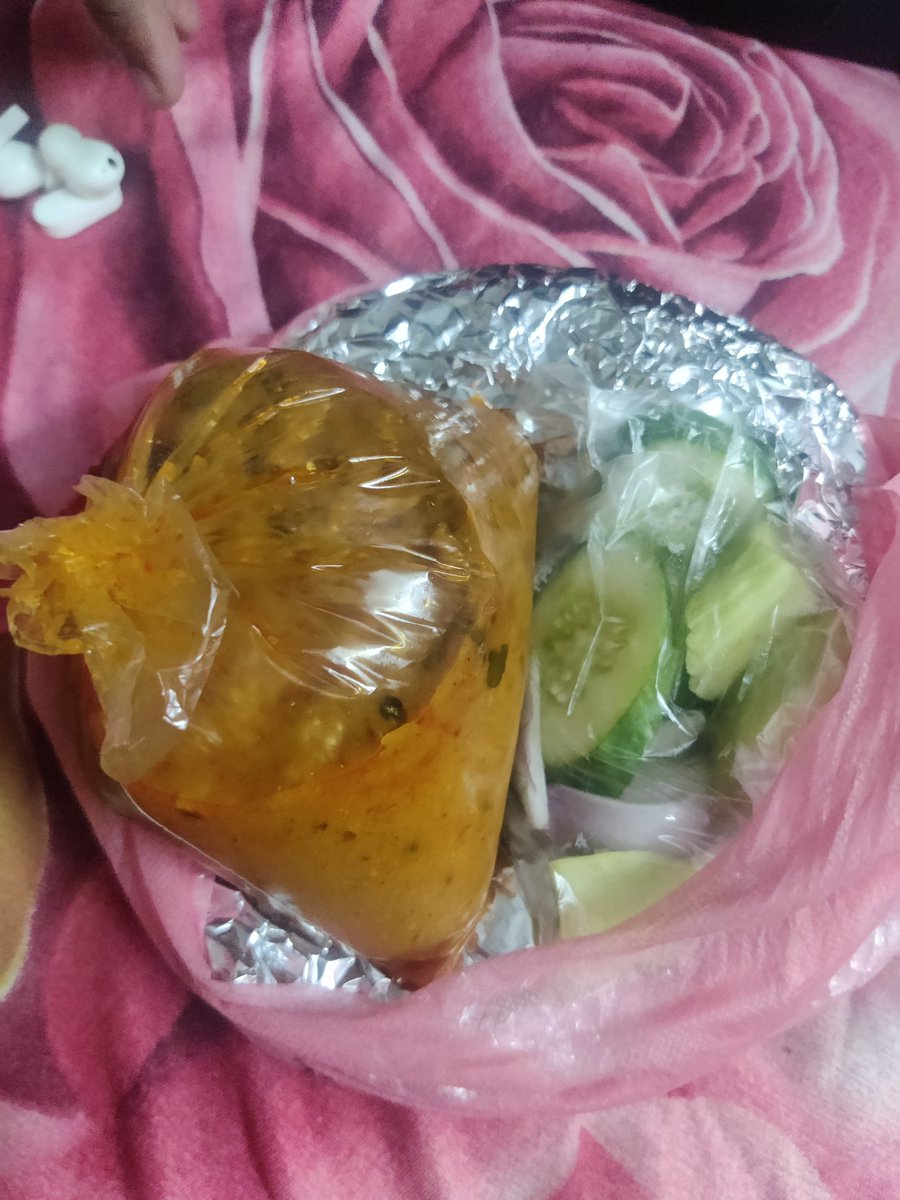 Amiya26ranjan's tweet image. Ordered 2 half kadahi mushroom from @Swiggy each costing 100 but got only one, upon complaining and talking with their executive support they offered us 20 rupees cashback.
What a Shame!
@jagograhakjago  #food 
 @zomato acquire this bitch