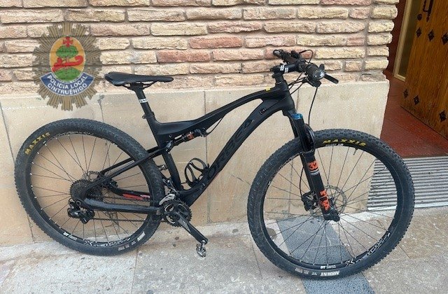 Bicicleta 🚲 sustraída en #Calahorra y recuperada y entregada a su dueño por @PLCintruenigo.
@guardiacivil de la localidad riojana investiga los hechos.
#JuntosMejor