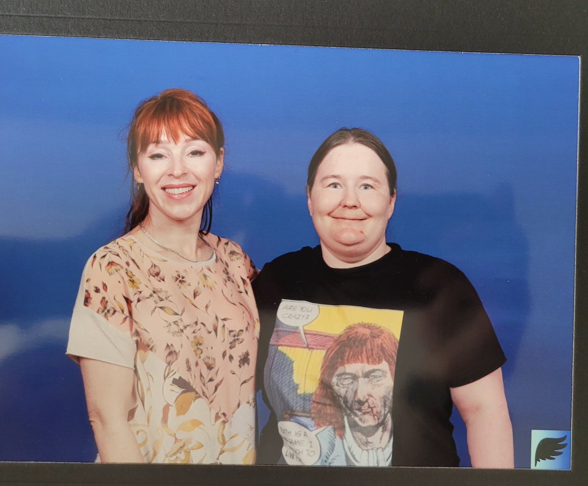 kellatron55's tweet photo. The amazing #RuthConnell at #BasingstokeComicCom. So pleased they had a Night Nurse from #DeadBoyDetectives photo that I could get signed. https://t.co/YKPm4YBDGa