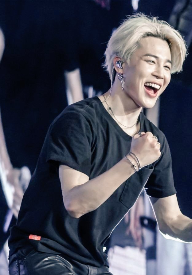 Jimin is a hit on all streaming platforms. There are fans all over the world, showing how much he deserves love and support. I'm so emotional and proud of him...I always knew that he was endowed with a unique and fascinating artistic exceptionality and that his destiny was, is