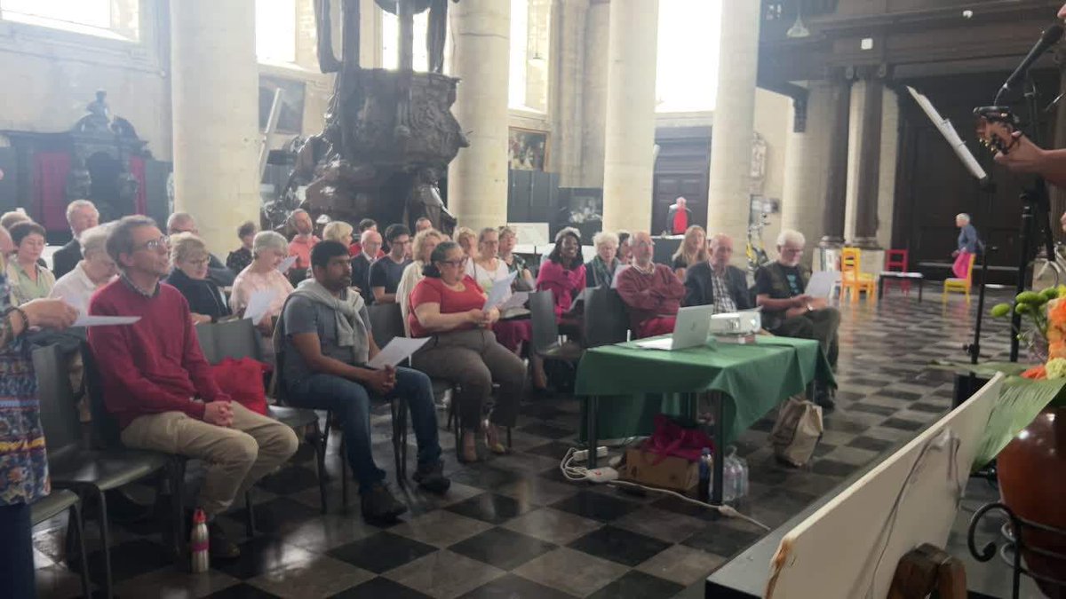 Burgers laten in Begijnhofkerk stem horen van 'de mensen die in vrede willen samenleven': bruzz.be/actua/samenlev…
