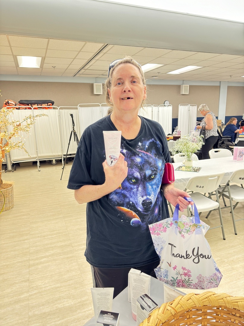Last week, Soldiers' Angels volunteers supported 'Diva Day' at Beckley VA. The event celebrated women Veterans and Soldiers' Angels added to the pampering by gifting Mary Kay items to all the Divas in attendance! 💄💅 #SoldiersAngels #SupportOurVeterans
