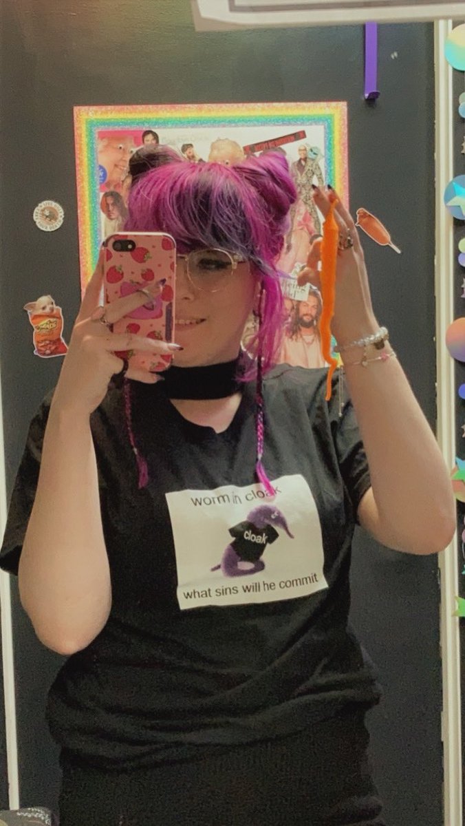 hellameme_'s tweet image. chat which one are we messin with more