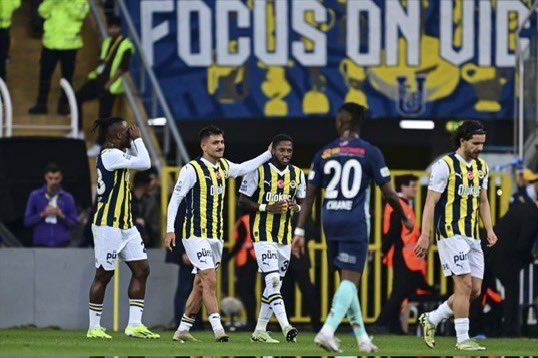 İY | Karagümrük 1-1 Galatasaray İY | Fenerbahçe 2-0 Kayserispor Canlı Puan Durumu | 1) Galatasaray - 97 puan 2) Fenerbahçe - 93 puan