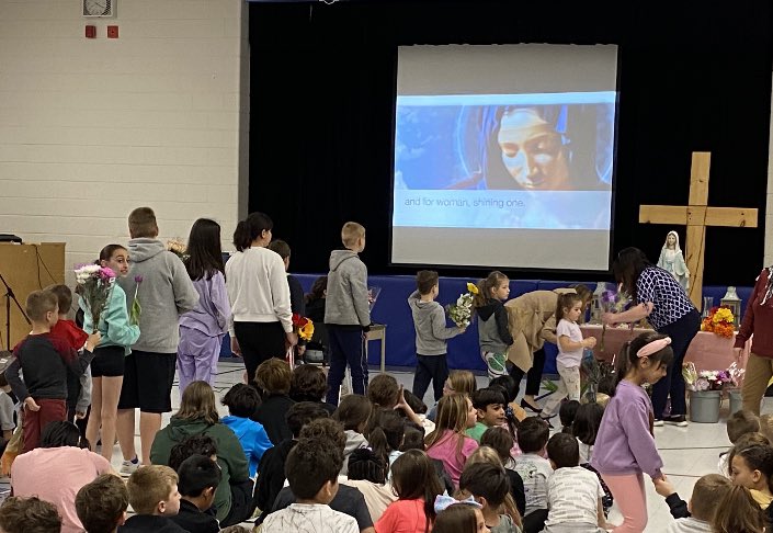 FrigoDp's tweet photo. @StDominicDP participated in a beautiful Crowning of Mary liturgy to honour our Mother Mary. Thank you to the YFA’s and all the school community who brought in beautiful flowers to surround our Mother Mary.@DPCDSBSchools https://t.co/Ax6UeLuY9A