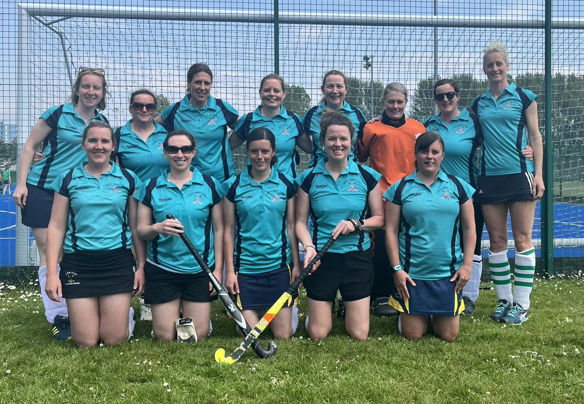 HociLlandysul's tweet photo. Rhai o ferched Llandysul wedi uno gyda chwaraewyr Castell Newydd Emlyn @HociLlanybydder @CarmsHockeyClub fel tîm HOCI BRO TEIFI i gystadlu yn nhwrnament Meistri @HockeyWales yn Abertawe dros y penwythnos
Grêt i weld clybiau’r Gorllewin yn uno i greu tîm
Da iawn ferched https://t.co/56BdMeXy6c