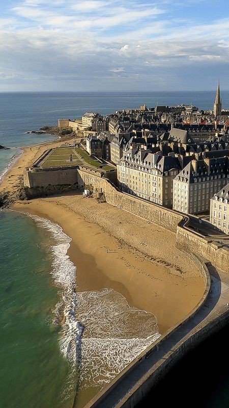 Superbe vue de Saint-Malo en Ille-et-Vilaine merci @louis_bonn84227 #Bretagne #MagnifiqueBretagne #BaladeSympa #MagnifiqueFrance
