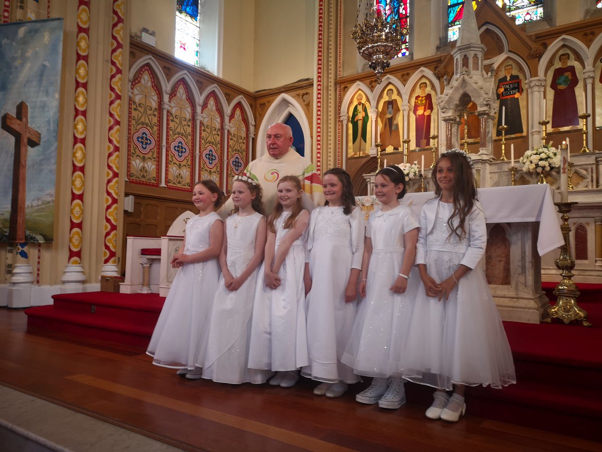 sniosagain's tweet photo. Congratulations to  the 2nd class pupils from #Castlecomer who made their  #FirstHolyCommunion today. Thank you to Fr. Ian and to all involved in the choir and in preparation work for the ceremony. We hope all families enjoy the celebrations today. https://t.co/v4wH1fEnDO