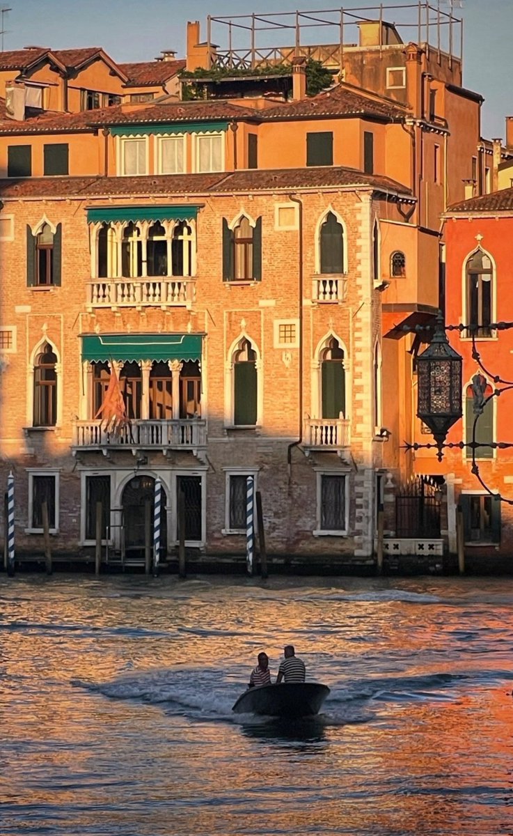 Quando il sole illumina i Palazzi Veneziani 🤩🤩🤩