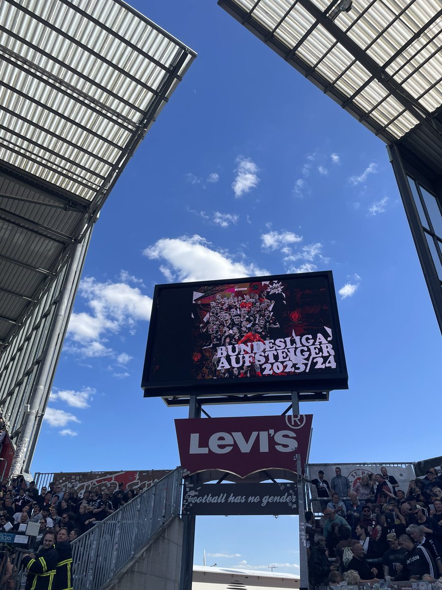 It’s hard to put today into words. It’s hard to explain how special this group of players are. Sankt Pauli, once again erste Liga. 

Sankt Pauli ist die einzige Möglichkeit.