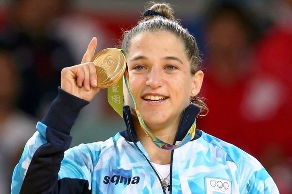 Italianoka's tweet photo. Paula Pareto renunció a su cargo de entrenar a juveniles..porque Garro redujo de 18 a 4 becarios..mientras Bullrich contrata a Locomotora Oliveras para ser coach de su Ministerio por $2 millones.
¡Plata hay..son destructores! https://t.co/5W3wrsVwJx