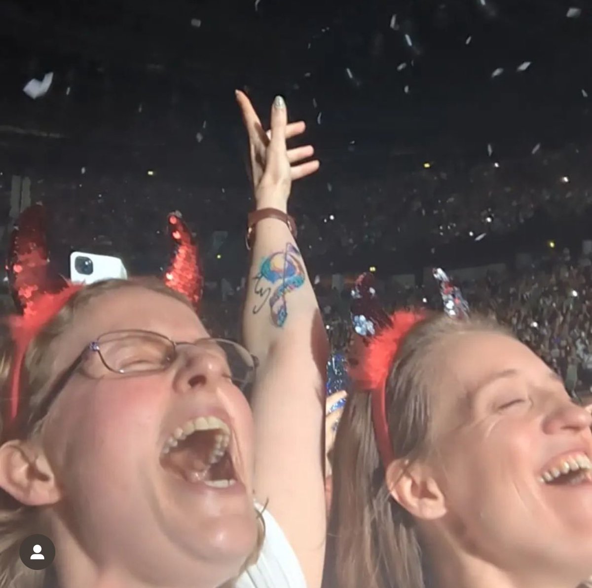 This is how happy watching @takethat @GaryBarlow @OfficialMarkO Howard Donald makes @Sofpip and I 🥹
