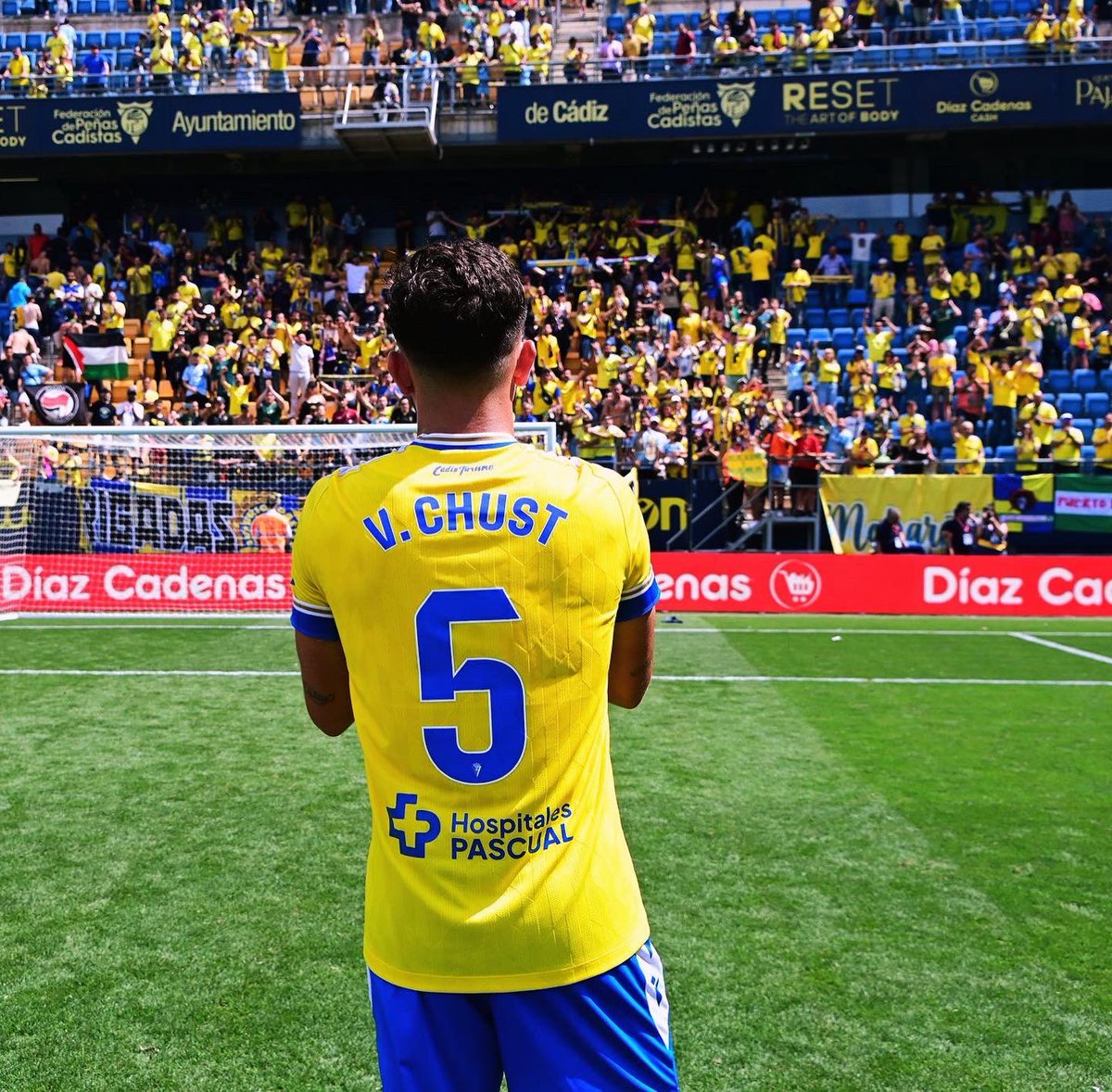 ChustVictor's tweet photo. Elegimos creer @cadizclubdefutbol 💛 💙 https://t.co/0S2ZS4wlmV