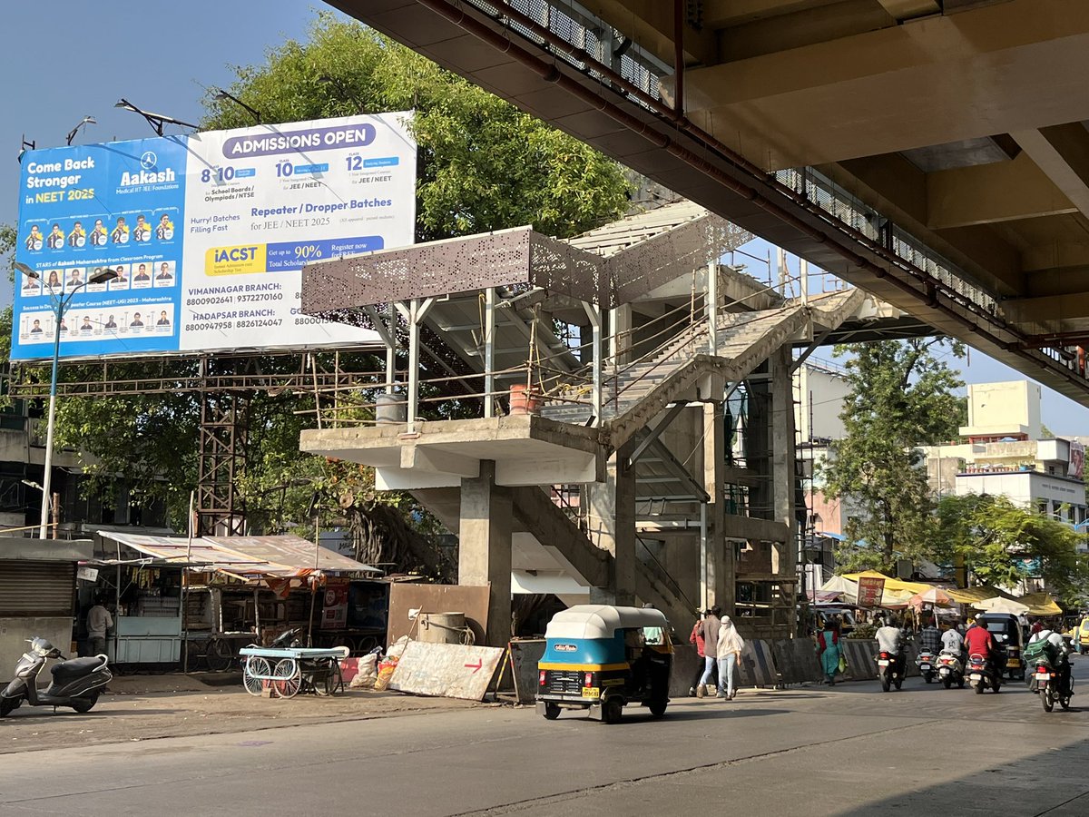 🚨 #PuneMetro - 269 📍Updates From Yerwada Metro Station 🔸Entry Exit Modification Work Completed 🔸Exterior facade work 90% completed 🔸Metro Station likely to open by June 2024 🚨 #Pune