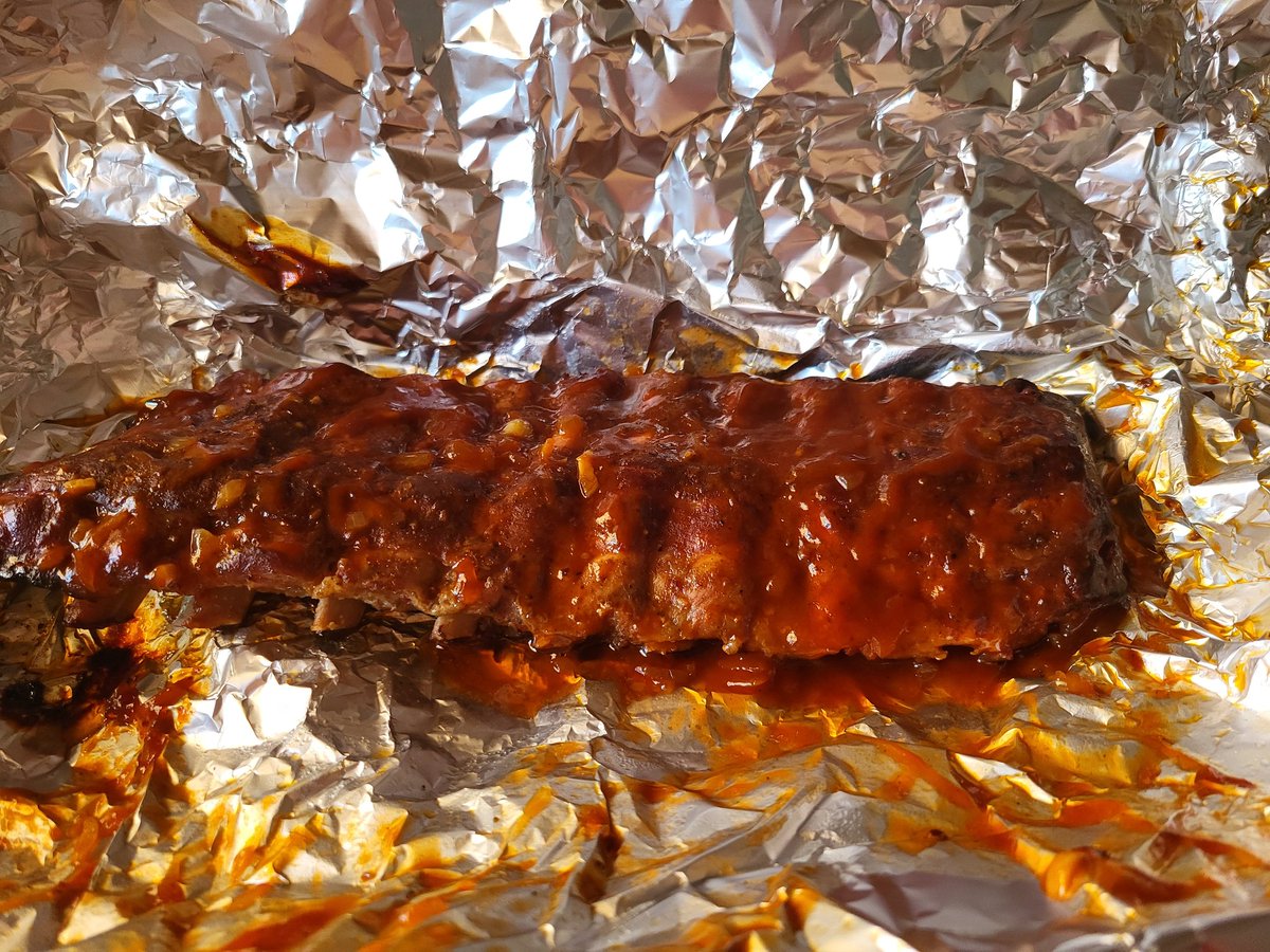 Vandaag maar even 4 strengen spareribs bereid op de kamado. Zeer goed gelukt, al zeg ik het zelf