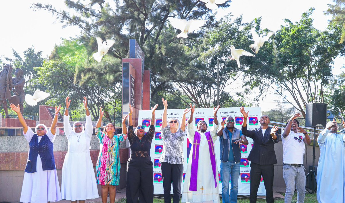 On #MothersDay, I joined a vigil in honour of Haitian mothers organized by Africa4Haiti Initiative. Grateful to H.E. Gentiana Serbu, ambassador of Romania for joining us. @ForeignOfficeKE