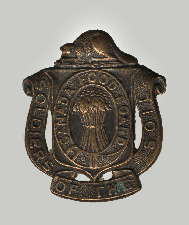 'Soldiers of the Soil’ was a national initiative run by the Canadian Food Board during the First World War. It encouraged adolescent boys to volunteer for farm service. The Canada Food Board created this lapel badge to recognize the ‘Soldiers of the Soil’. #FirstWorldWar