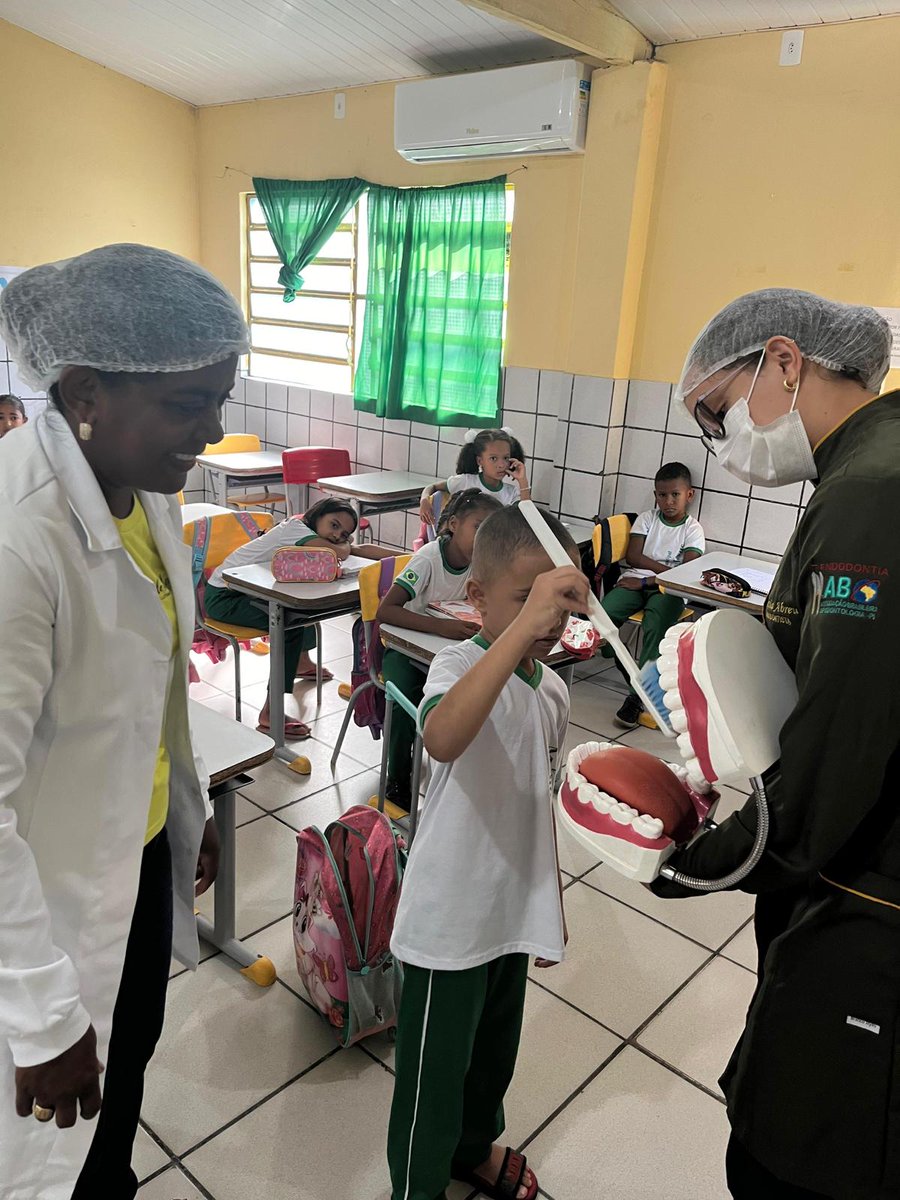 🦷 Por meio do Programa Saúde na Escola (PSE), escolas públicas por todo o Brasil estão recebendo ações de saúde bucal para promover sorrisos mais saudáveis. Aqui estão algumas dicas importantes que todos podem seguir para cuidar bem dos dentes e da saúde bucal! 😁 📷…
