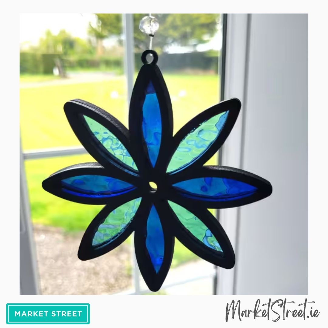 The shimmering quality of Stained glass and the natural elegance of wood combined to make a unique piece of art 
marketstreet.ie/sellers/eddieb… 

#marketstreetie #handmadegifts #uniquegifts #shoplocal #smallbusiness