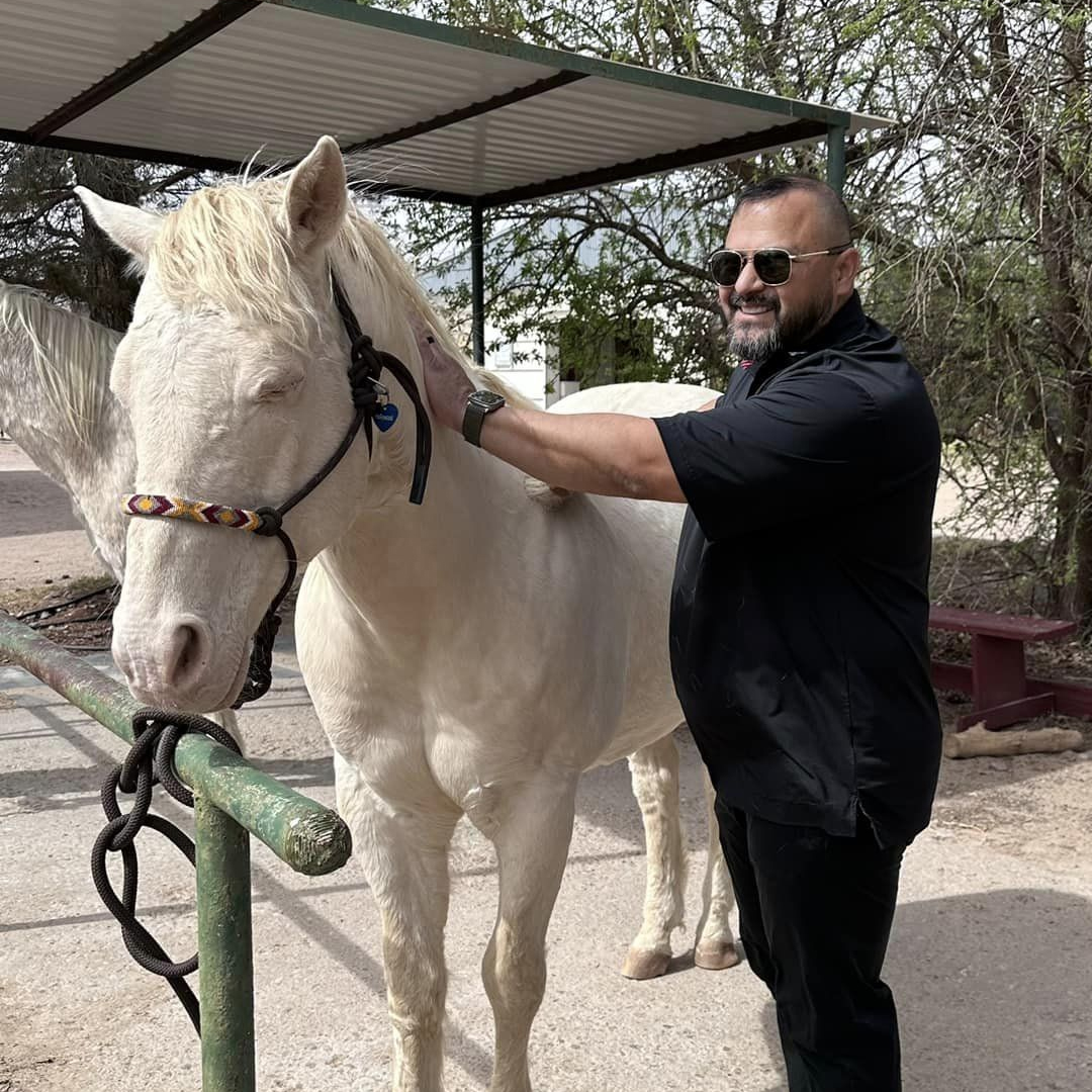 SRU Fort Bliss Staff and Cadre conduct Team Building and staff appreciation event at Compadres Equine Therapy.

#ARCP #TeamBuilding #StaffAppreciation #EquineTherapy #Teamwork #FortBliss #Horse #HorsePower #Equine