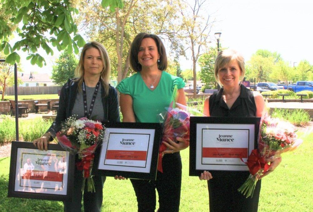 Windsor hospitals honour exceptional nurses windsorstar.com/news/local-new…