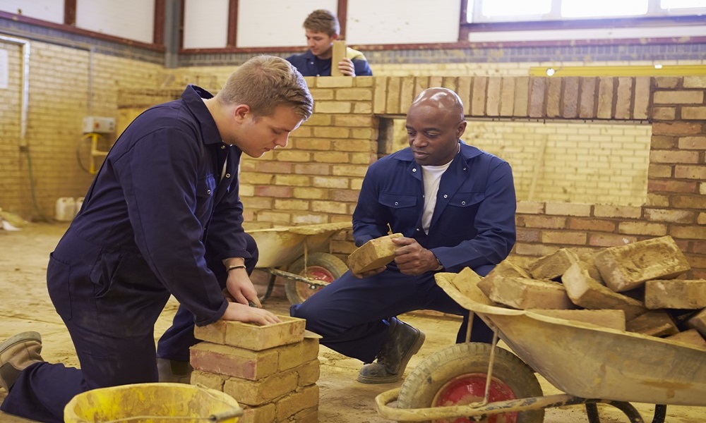 Build yourself a career in house building. Find out the ways to get into house-building, including apprenticeships, plus check out the available career paths here: ow.ly/xIIM50Rmi1b #ConstructionJobs #Apprenticeships