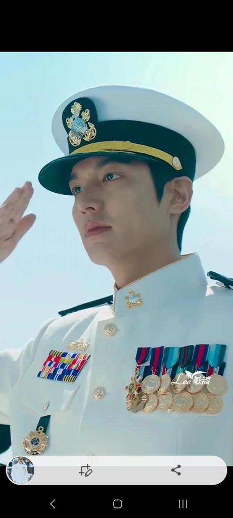 I'll tell you sis, when a tall handsome man with perfect shoulders and back, in military uniform, smiling coming towards you-It's hypnotic.🫣🫡Your heart speeds up and your breathing slows down. Mmm....🫠🫠🫠🫠@ActorLeeMinHo