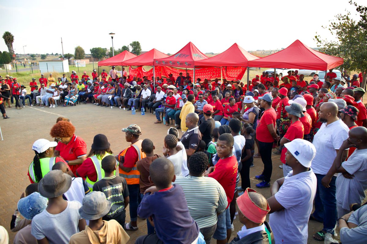 🚨Earlier Today🚨 Commissar Mbuyiseni addressed thd people of Ward 103 in Bronkhorstspruit. The campaign of the EFF has been rooted within our people. The leadership has been engaged in genuine conversations with the people. Victory is within reach. #VoteEFF