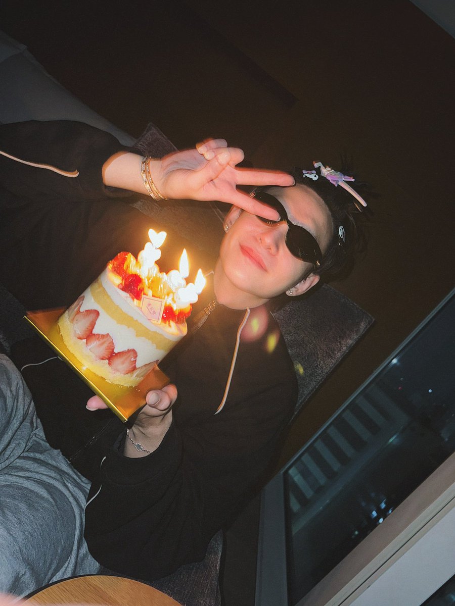 supanut_l's tweet image. 12/05 🍓🍰 #supanut