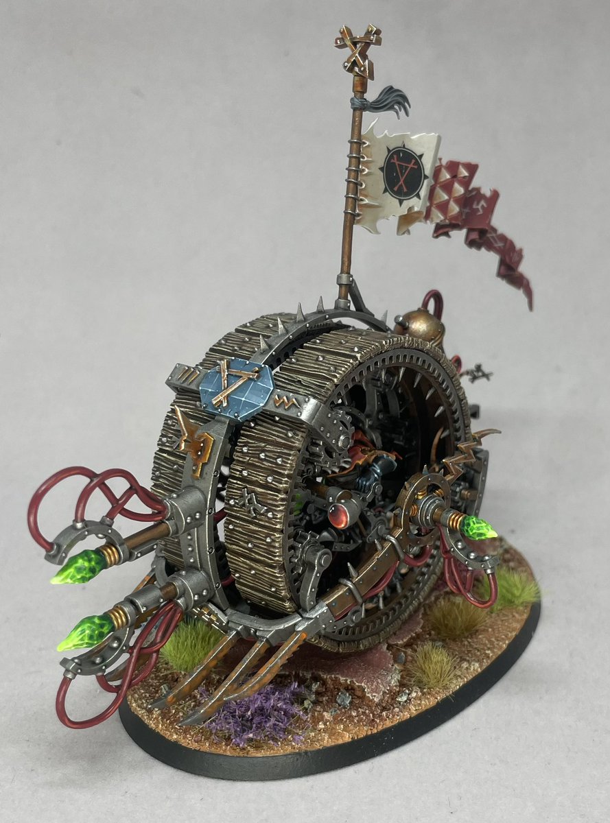 Clans Skryre have been busy helping finish this Doomwheel ready to roll out in the new edition @warhammer #aos #ageofsigmar #warhammer #warhammerfantasy #theoldworld #tow #skaven #chaos